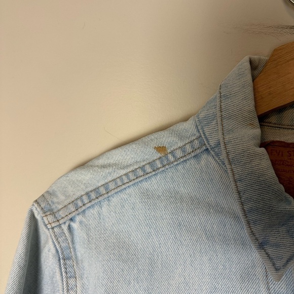 Vintage Levi’s Lightwash Denim Jacket Medium - Picture 7 of 7